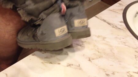 クソみたいな妻たちのUGGブーツ