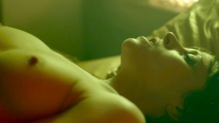 『ジュリア』におけるアシュリー・C・ウィリアムズとタヒナ・トッツィのヌード・セックスシーン