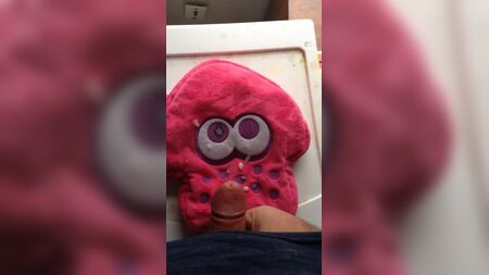 『スプラトゥーン2』のイカ型ぬいぐるみポーチにスプラッシュ