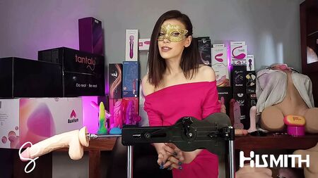 サラ・スーがHismith社の「Auxfun Fuck Machine」をレビュー