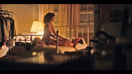 『GLOW』シリーズにおけるアリソン・ブリーのヌード・セックスシーン ScandalPlanet.Com