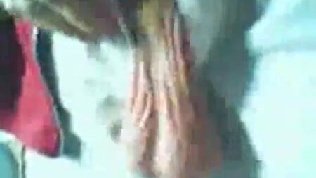 義父の股間から玉がはみ出している