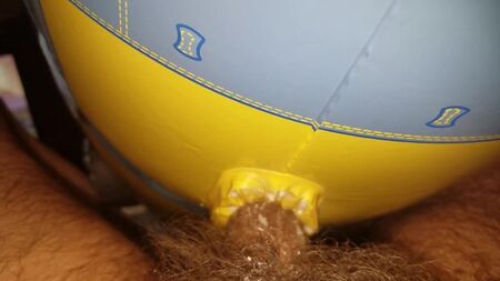 空気で膨らませるラジコン・ミニオン・ファック