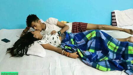 インドのホットな10代女子が同級生とアマチュアセックス！