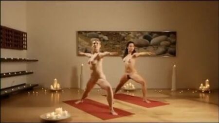 『Yoga Undressed』 - 中級