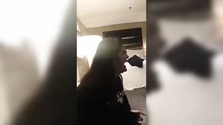 ウルドゥー語音声 パキスタン ババ・G シアールコット ティックトッカーの女の子 セクシーな胸