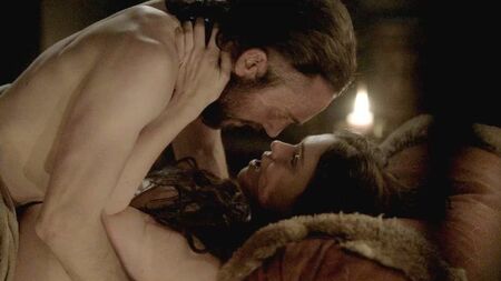 『ヴァイキング』のジェニー・ジャック、ヌード・セックスシーン（ScandalPlanet.Com）