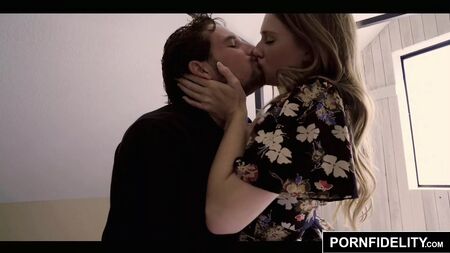 PORNFIDELITY アシュリー・レーン、潮吹きが止まらない