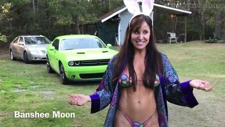ボディペイントをしたセクシーな女