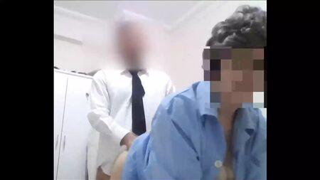 学校の清掃員とセックスする教師 トルコポルノ
