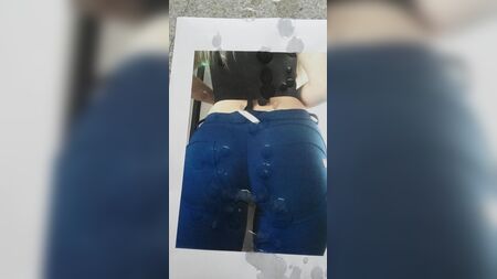 フレディのジーンズのお尻への精液のオマージュ