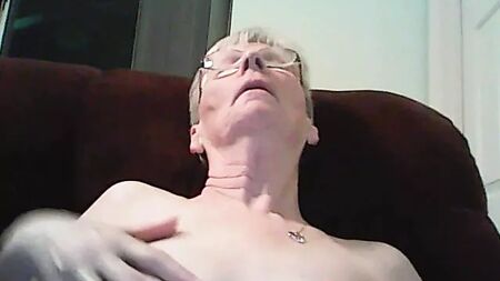 GrannyCam：インターネットの熟女セックス・カム特集