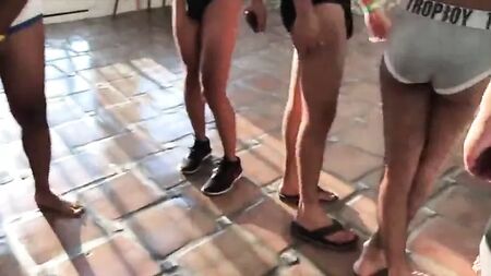 大学の新入生歓迎セックスパーティー