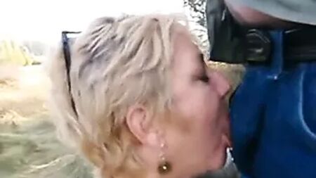 ミラノで51歳のルーマニア人介護士にフェラチオされた