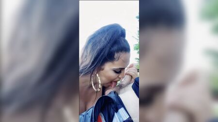 TSベラ・カーブス、公園でのランニング後にトレーナーにフェラをする