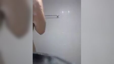 私のパキスタン系カラチ人の彼女が、WhatsAppでヌード動画を送ってきた