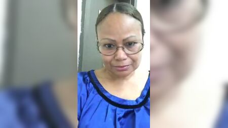59歳のドミニカ人女性――陰部がくっきりと浮き出ている。巨根