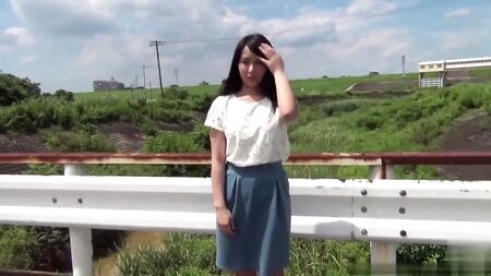 日本の女の子たちがアナルを見せる