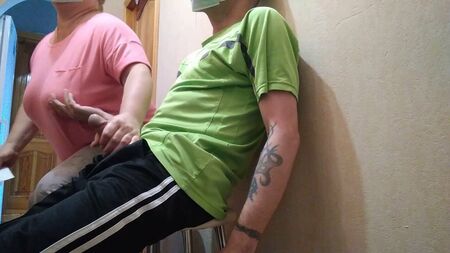 診療所の廊下で、見知らぬ男が私の前で自慰行為をした