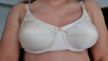 34C Ptexナイロン製ヌードブラ、揺れる胸を優しく包み込む