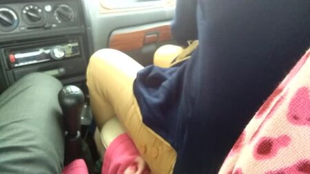 インド人姉妹が従姉妹と車中セックス 屋外での危険な公開セックス