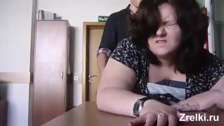 おっぱい丸出しの熟女秘書がオフィスで上司にアナルファックされる ホーム 素人 プライベート 熟女 ぽっちゃりママ オフィス