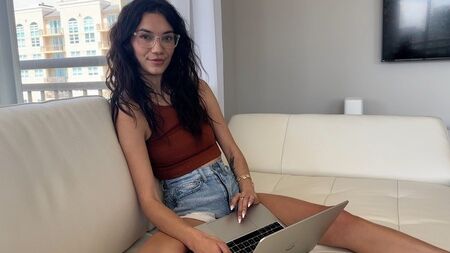 欲情した兄と妹が近親相姦を試みる
