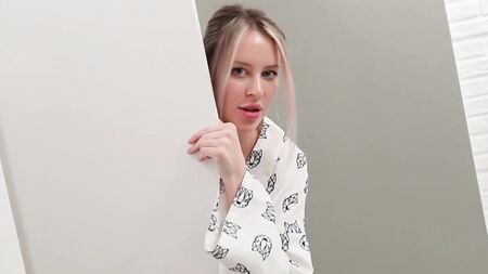 義妹は彼氏のためにセクシーなランジェリーを買ったのですが、私は抵抗できずに彼女を犯しました