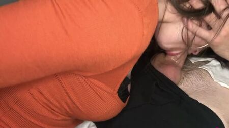 UNREAL THROAT FUCKING - セクシーなインスタグラムの尻軽女から見たとんでもないディープスロート