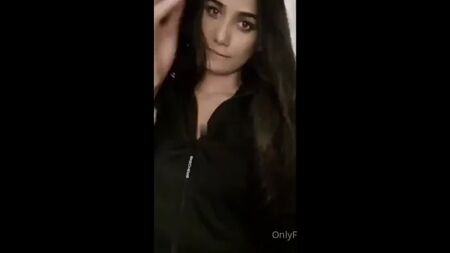 プーナム・パンディーのバルコニー（OnlyFansより
