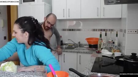 パメラ・イ・ジーザス 料理中のキッチンでのファック 動画をもっと見る in onlyfans パメラ・サンチェス 巨乳 おっぱい お尻 素人