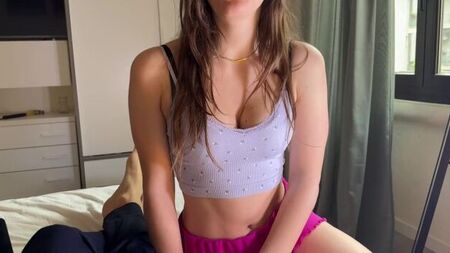 彼女を誘惑する必要はない、彼女はすでにそれを望んでいる
