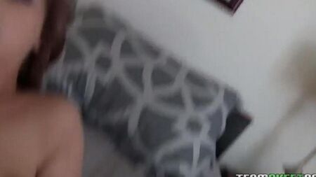 ホステルで若いカップルをファック
