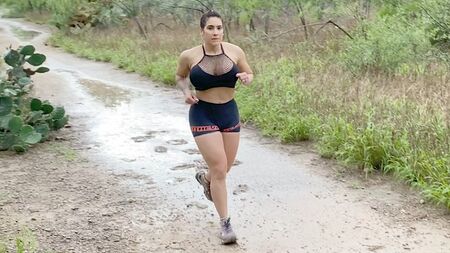 私はセックスをするために走っています！