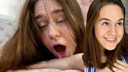 最後に、彼女は最後に精子の完全な口です
