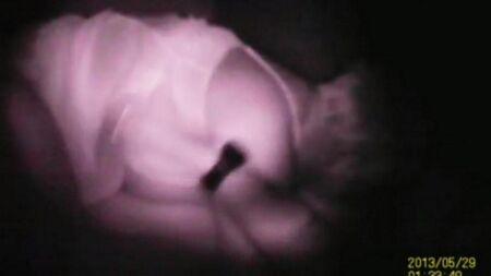 壁の穴を通して、セックスの隣人を取り除きます