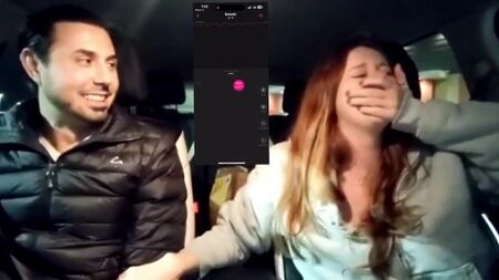 彼のコックの指の間、女の子は車の中にオルガスムを取得します