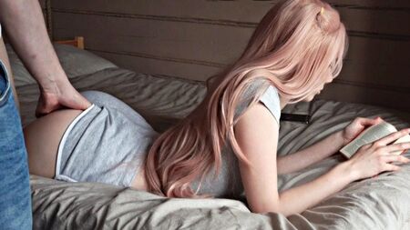 女性、数分間あなたの猫をください