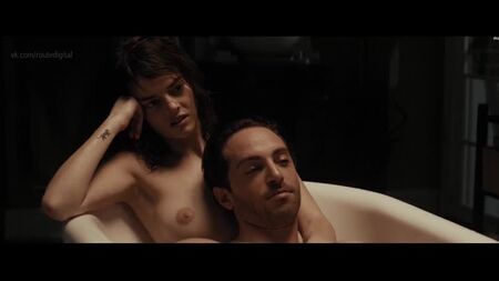 サマラ・ウィービングのヌード - 『ラスト・モーメント・オブ・クラリティ』（2020）1080p オンライン視聴 / Самара Уивинг - Момент истиныWeb