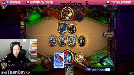 ノヴァパトラは、自分のTwitch配信がオンになっているのを忘れて、自慰行為にふけった