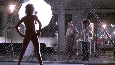 アンジェリーナ・ジョリーのヌードのお尻とエリザベス・ミッチェルのレズビアン・セックス - 『Gia』（1988）HD 1080p Blu-ray