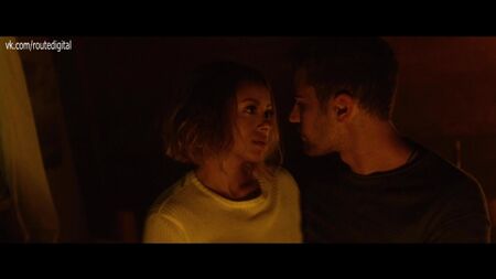 Kat Graham Nude - How It Ends (2018) HD 1080p オンライン視聴 / キャット・グレアム - どう終わるのか