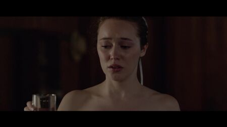 アリシア・デブナム＝キャリーのヌードシーン - 『悪魔の手』（2014）HD 1080p オンライン視聴 / Алисия Дебнем-Кери - Рука Дьявола