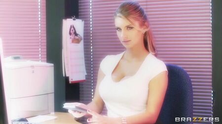 カテリーナ・ハルトロヴァ — オフィスで一番の美乳