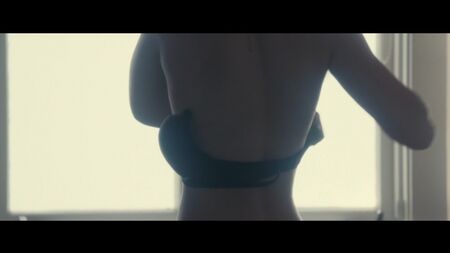 アンナ・トーヴのヌードシーン - 『ステファニー』（2017年）HD 1080p オンライン視聴
