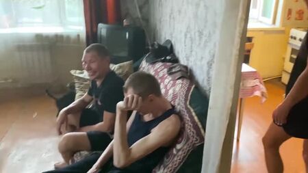 オレグ・モンゴル、ベズムイ・パシャ、イリシュカ・チキ・ピキが海軍風パスタを作る