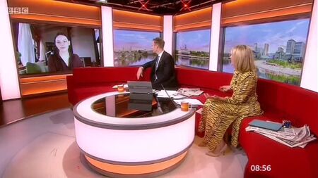 BBC『Breakfast』に出演したダフネ・クイン（2020年）