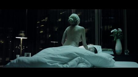 エステラ・ウォーレンのヌード - 『The Stranger Within』（2013年）
