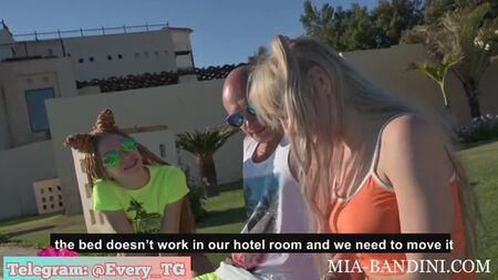 Family Porn Full フル版 美人ママたち 淫乱な女たち セックス エロティカ 流出写真 sex porno 05:35
