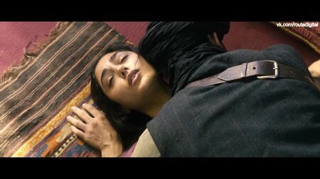 ゴルシフテ・ファラハニのヌード - 『忍耐の石』（フランス・アフガニスタン 2012年）1080p オンライン視聴 / Голшифте Фарахани - Камень терпения